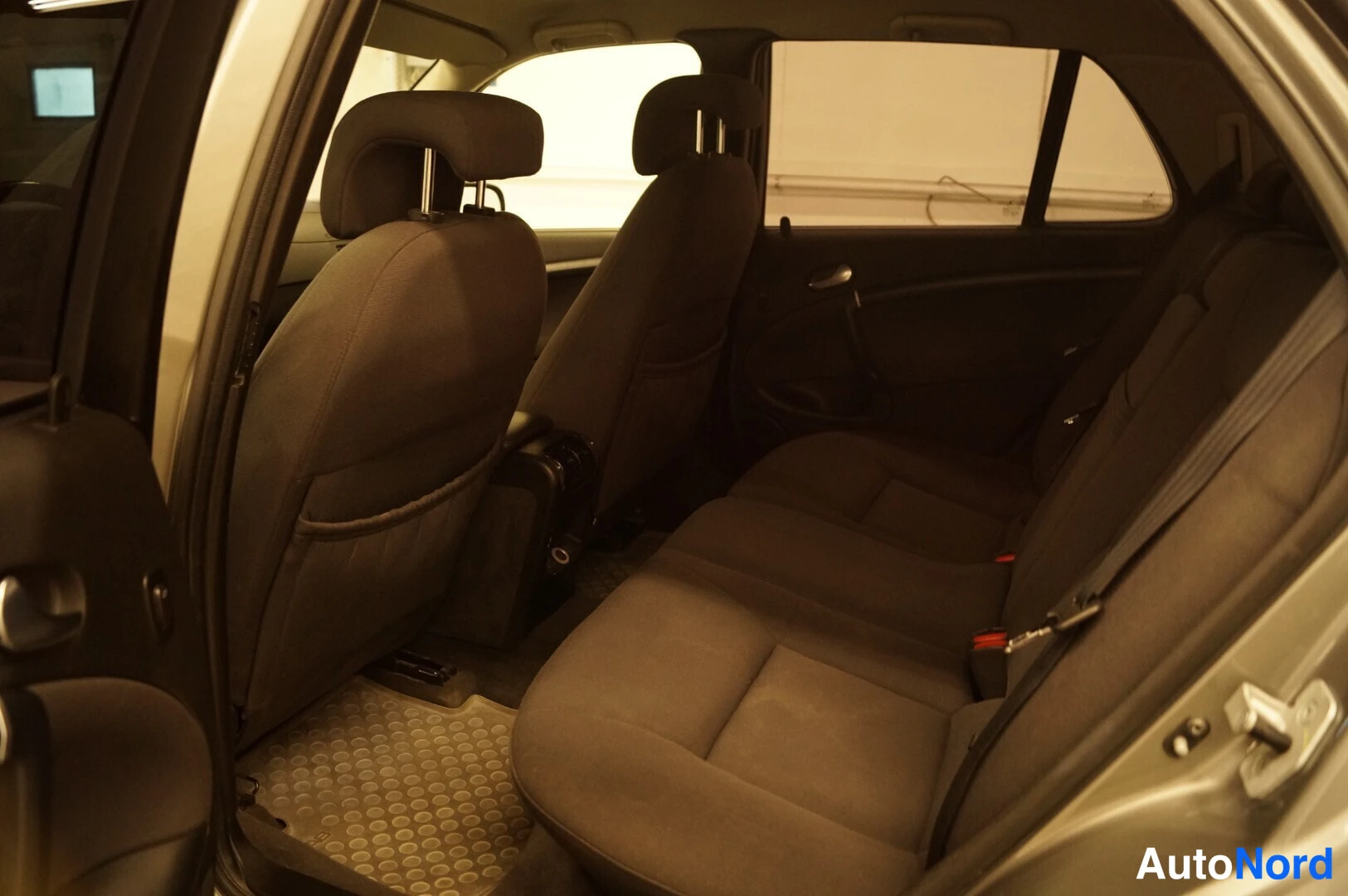 Ruskea Saab 9-5 2006, takaistuimet, kuva 9