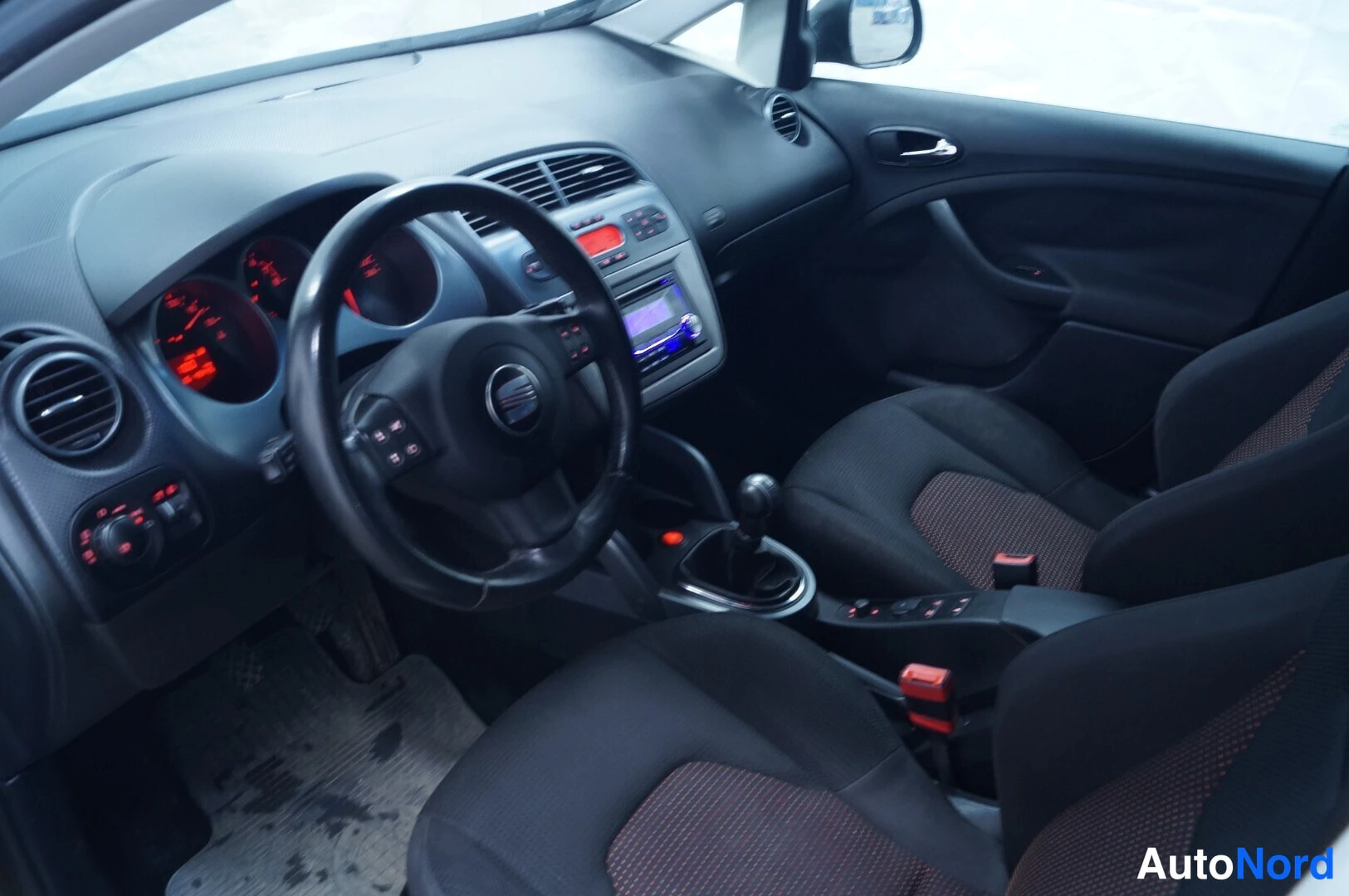 Musta Seat Altea XL 2007, ohjaamo, kuva 5