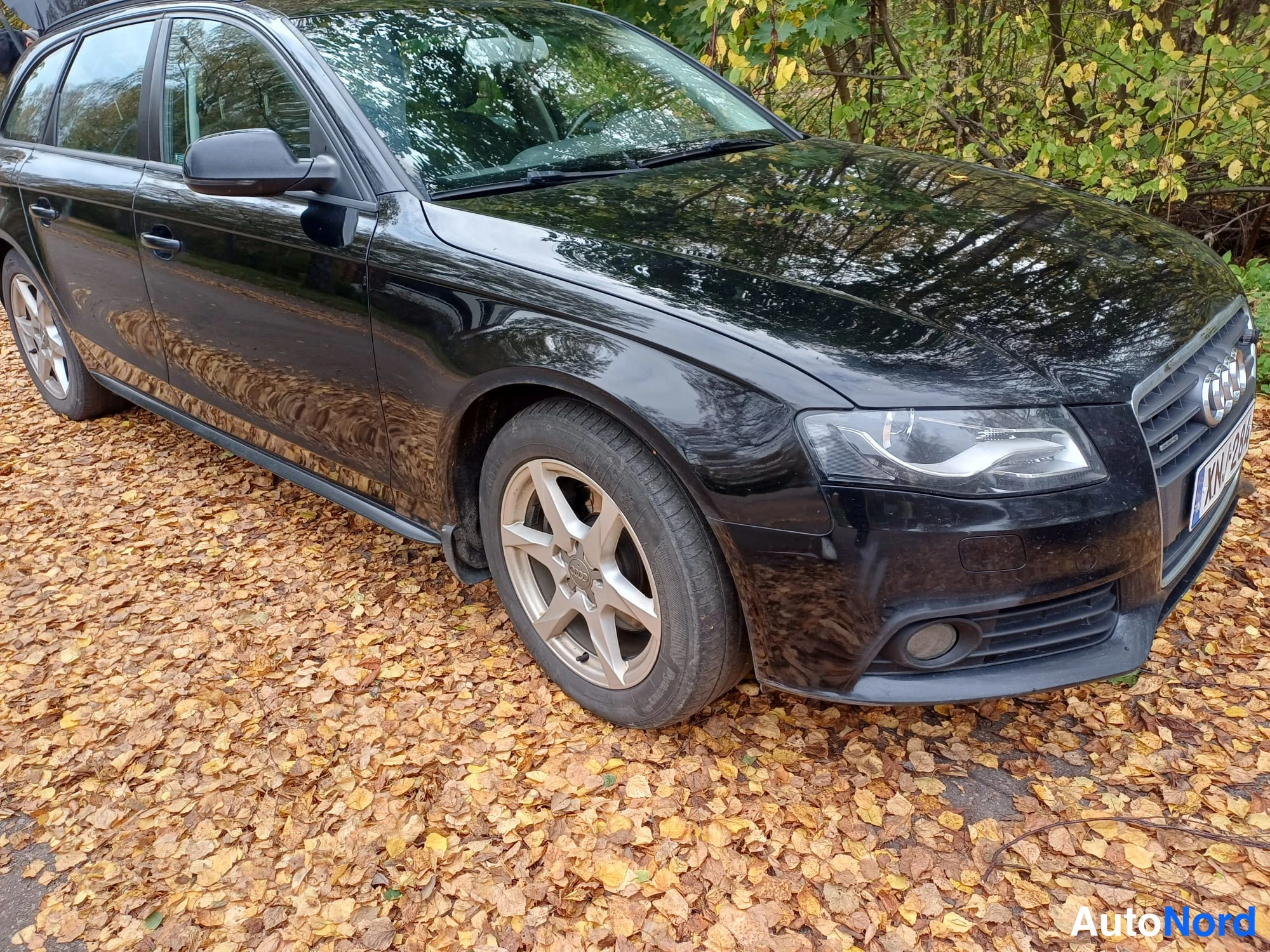 Musta Audi A4 2011, etuviisto, keula oikealle, kuva 2