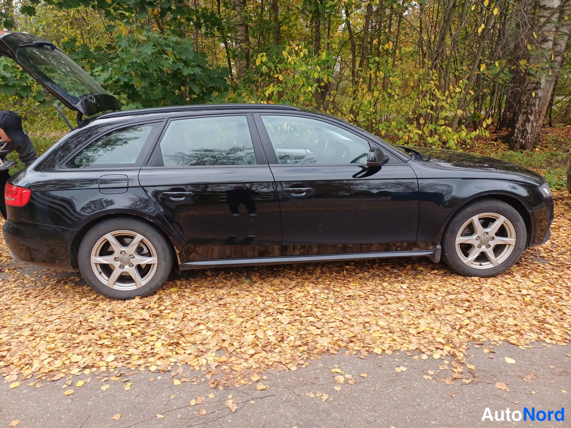 Musta Audi A4 2011, takaviisto, kuva 3