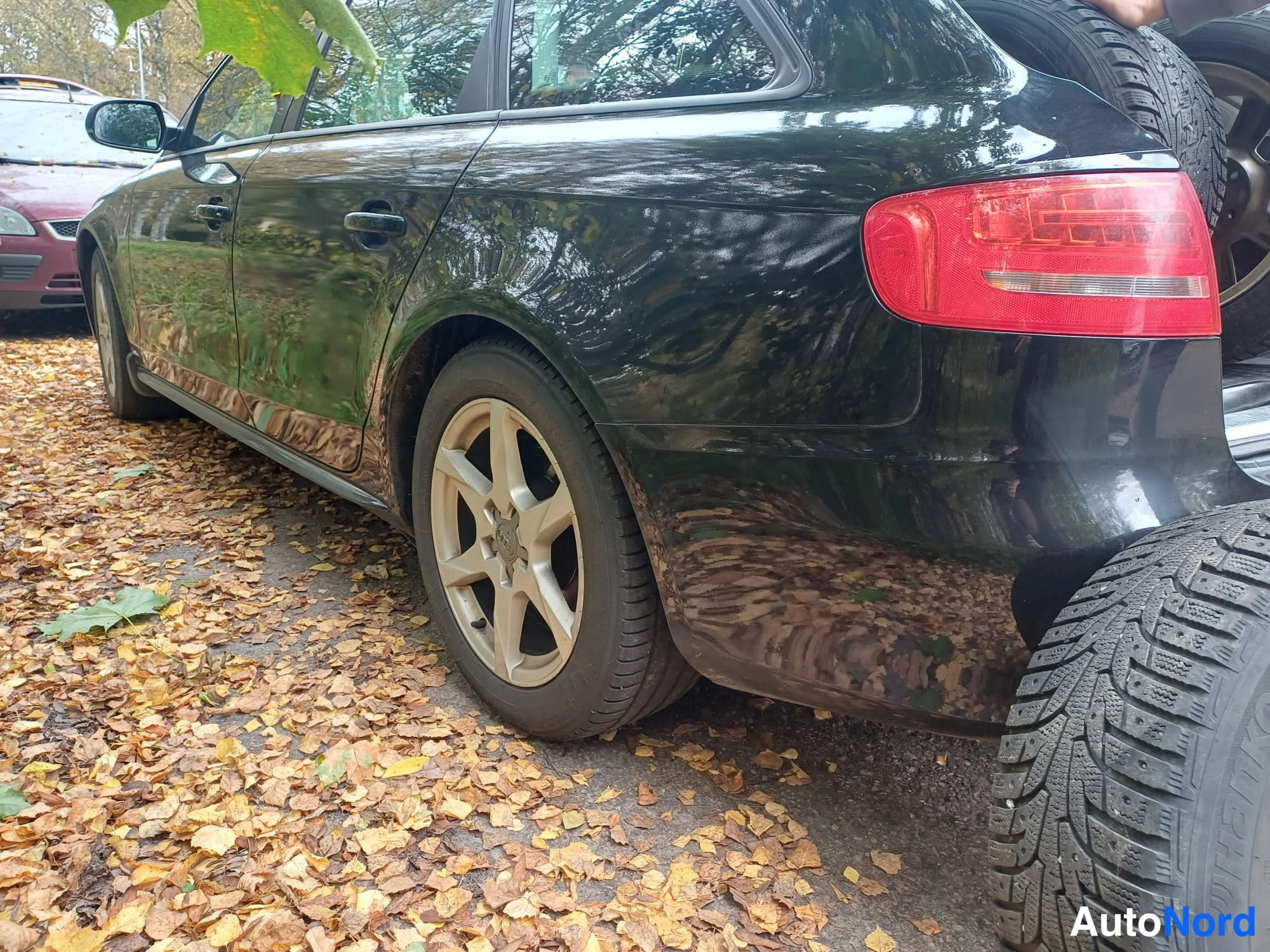 Musta Audi A4 2011, takaviisto, kuva 4