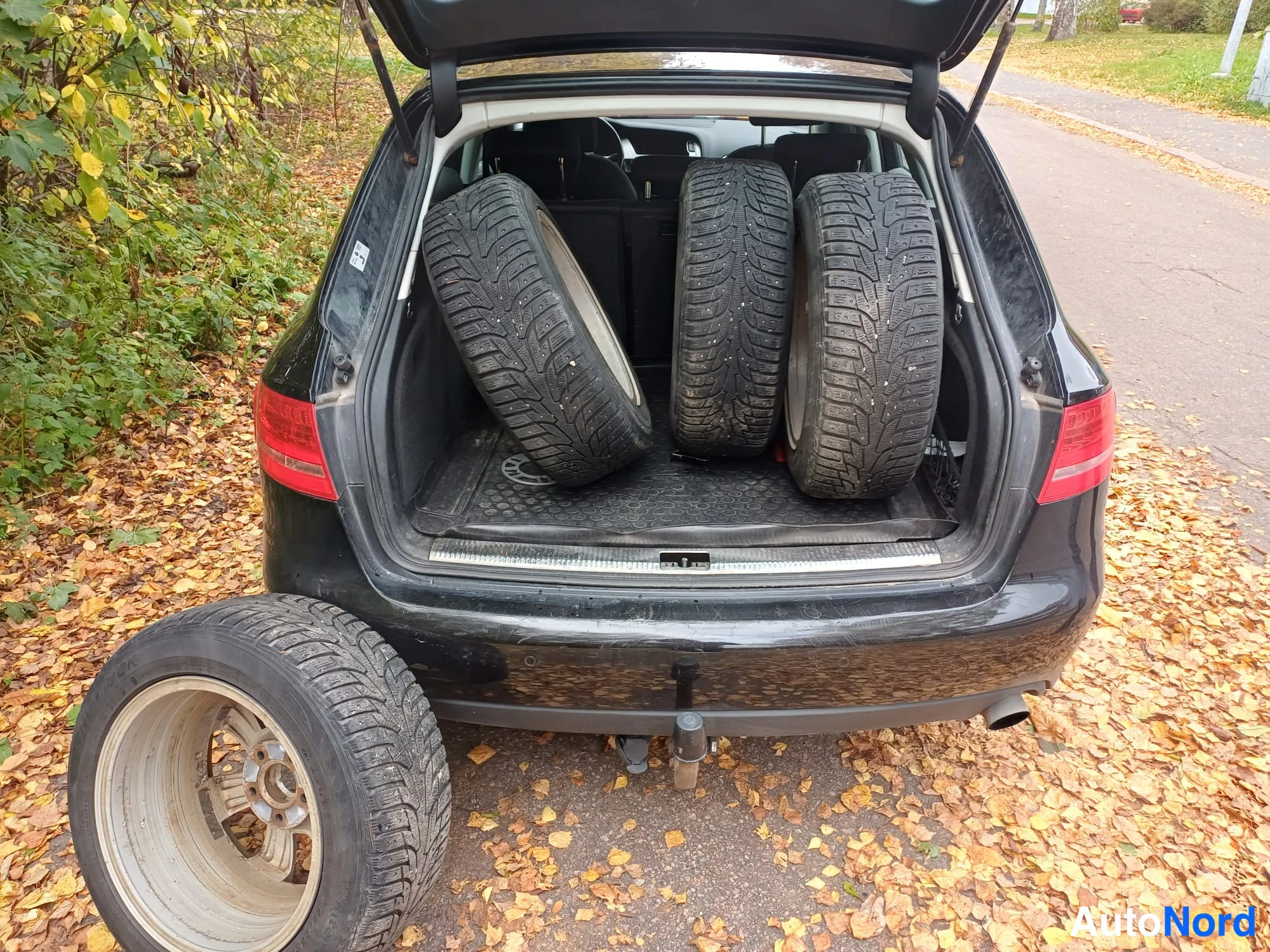 Musta Audi A4 2011, tavaratila, kuva 6