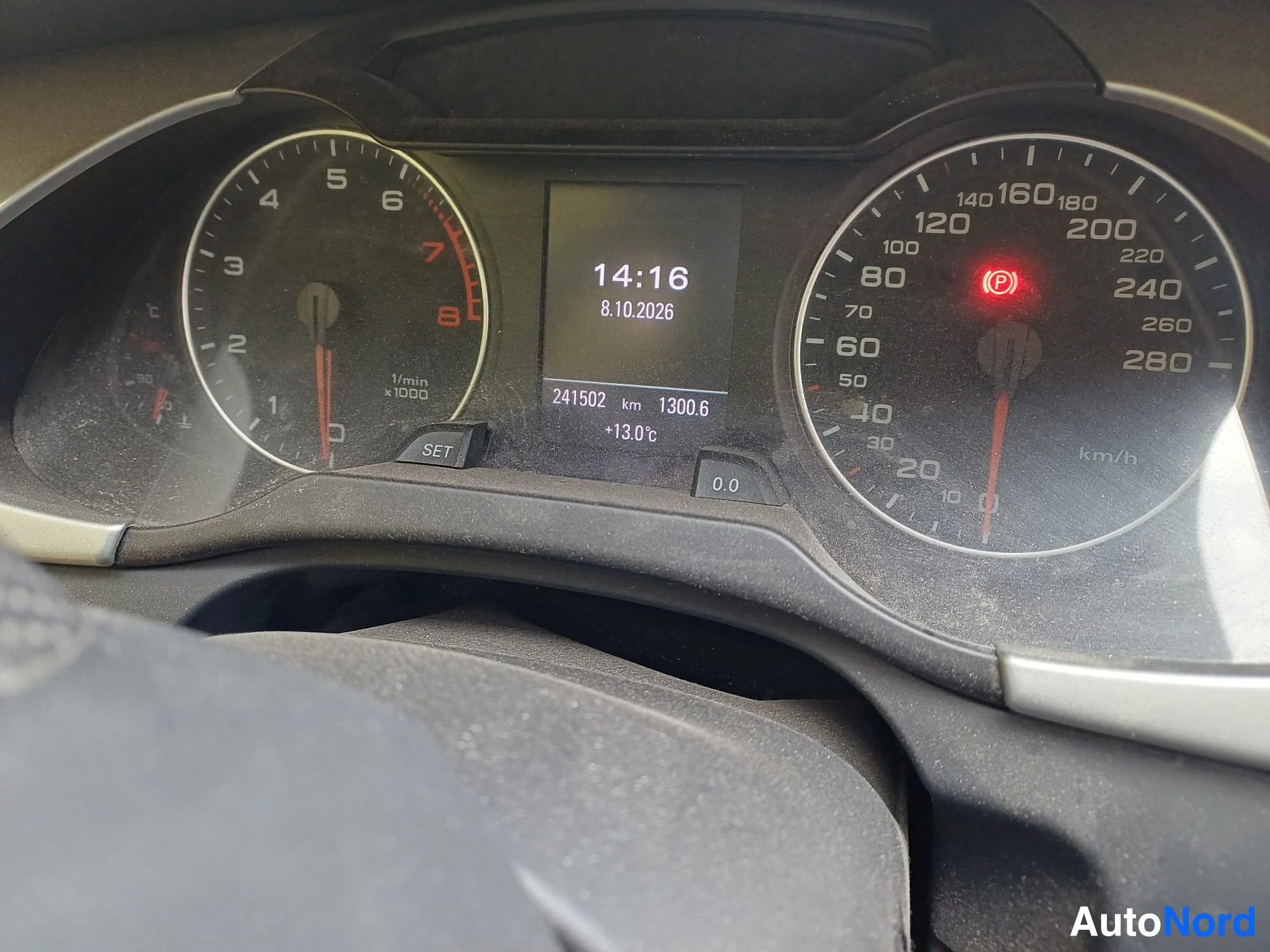 Musta Audi A4 2011, yksityiskohta, kuva 7
