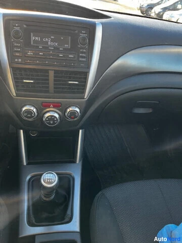 Blue Subaru Forester 2012, cockpit, photo 10