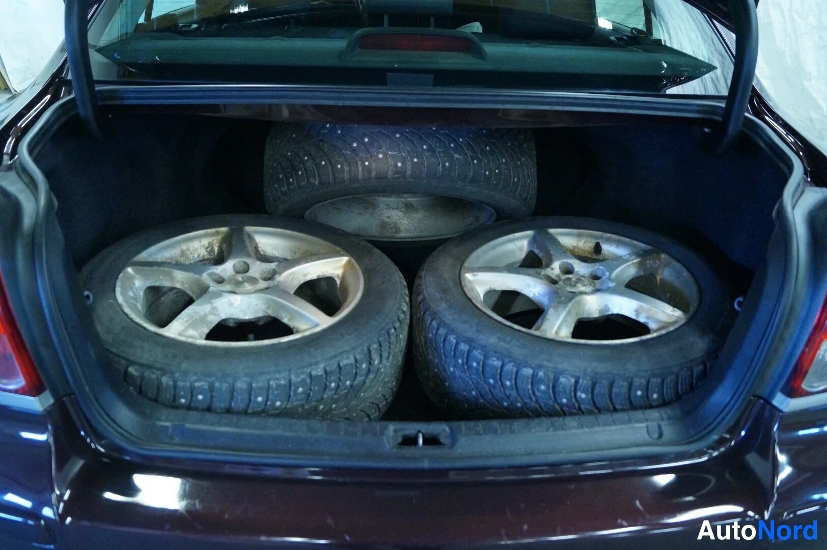 Violetti Toyota Avensis 2008, tavaratila, kuva 9