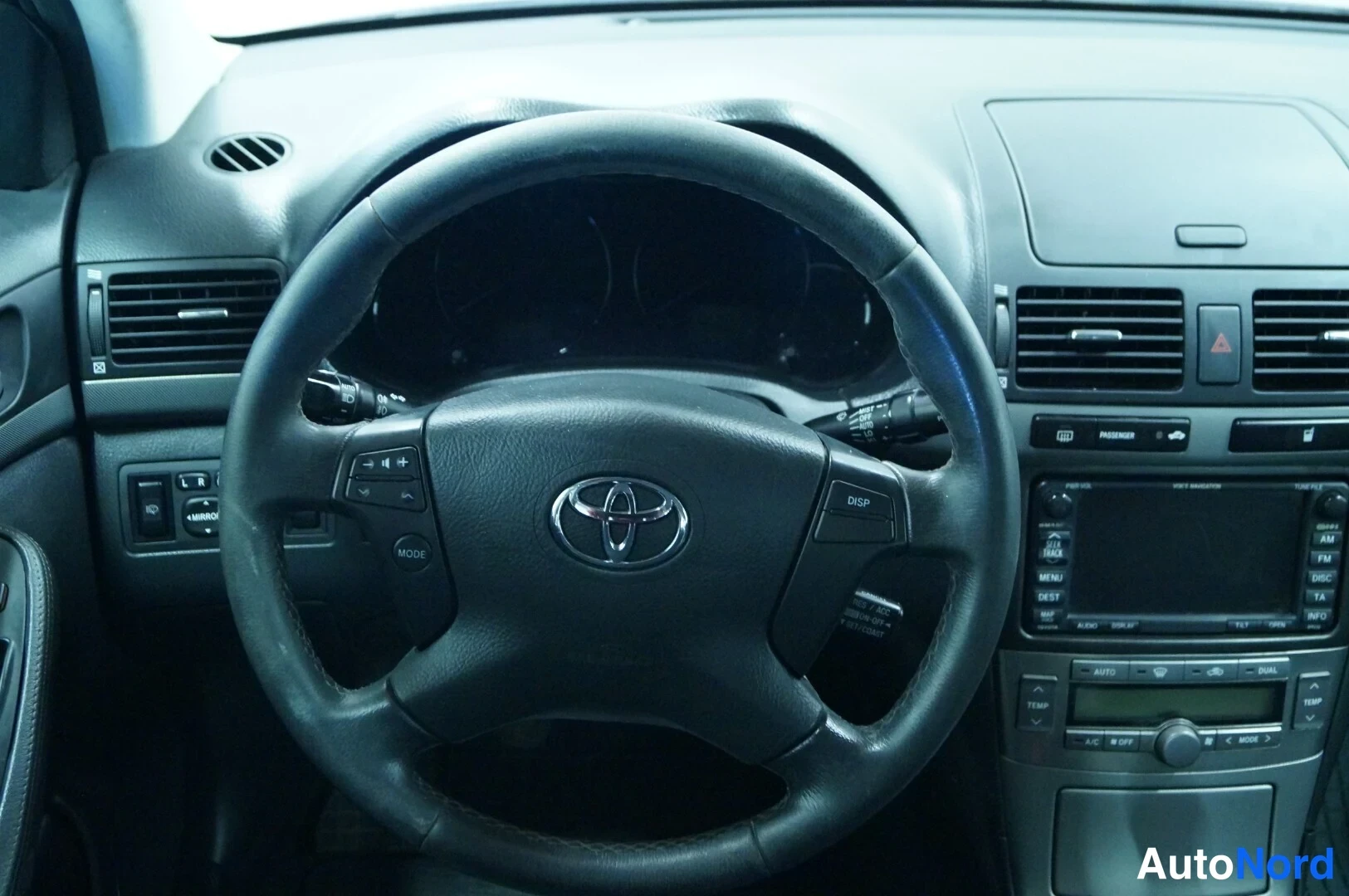Violetti Toyota Avensis 2008, yksityiskohta, kuva 10
