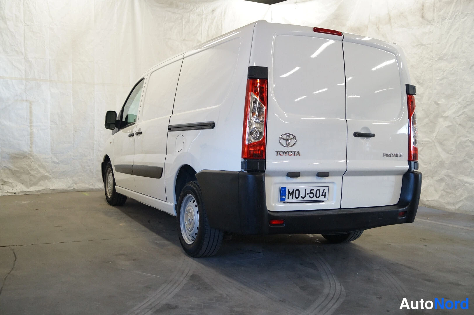 Valkoinen Toyota Proace 2015, takaviisto, kuva 4