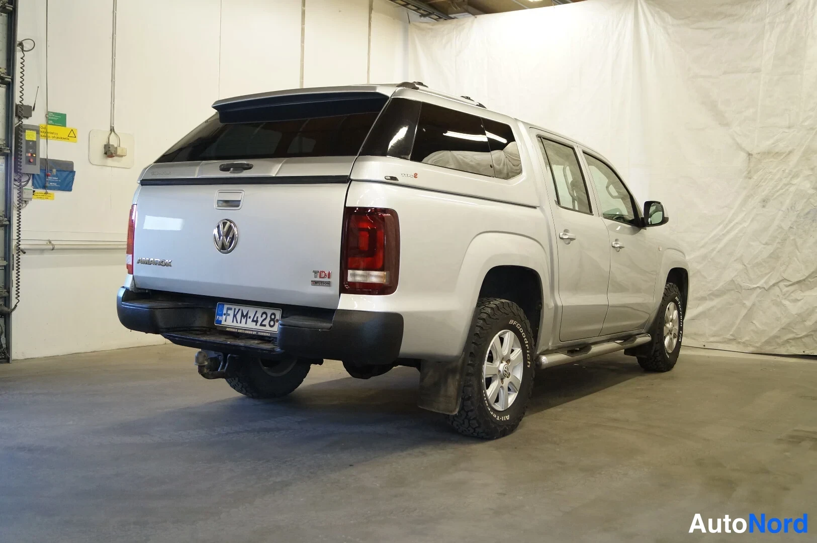 Silver Volkswagen Amarok 2013, rear three-quarter, photo 3