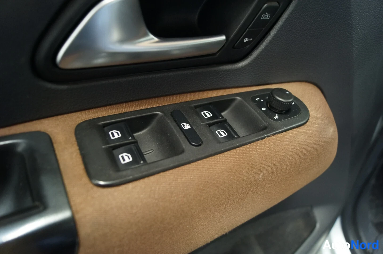 Silver Volkswagen Amarok 2013, detail, photo 15