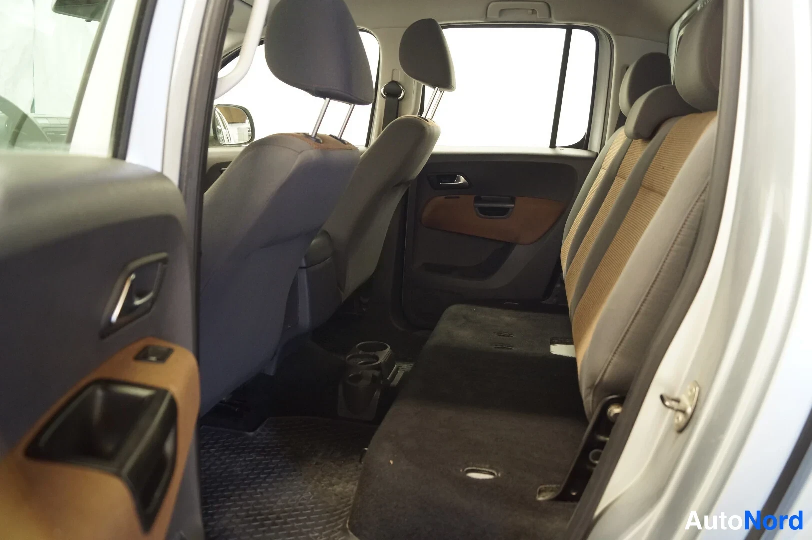 Silver Volkswagen Amarok 2013, rear seats, photo 8