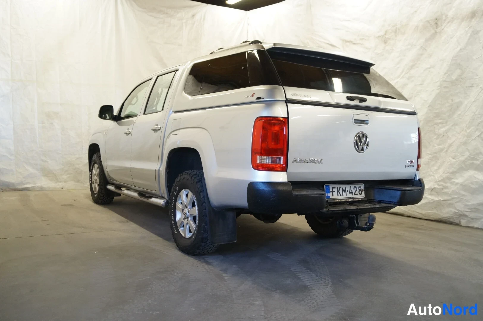 Silver Volkswagen Amarok 2013, rear three-quarter, photo 4