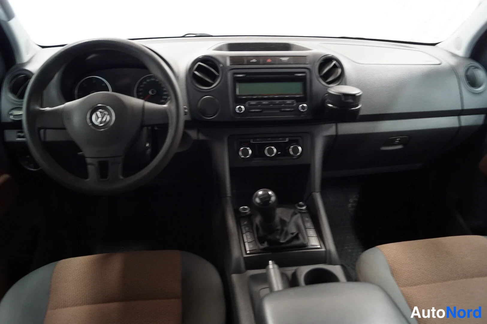 Silver Volkswagen Amarok 2013, cockpit, photo 7