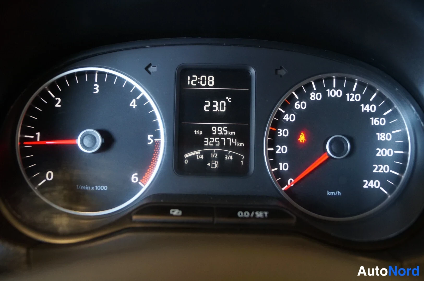 Silver Volkswagen Amarok 2013, detail, photo 10