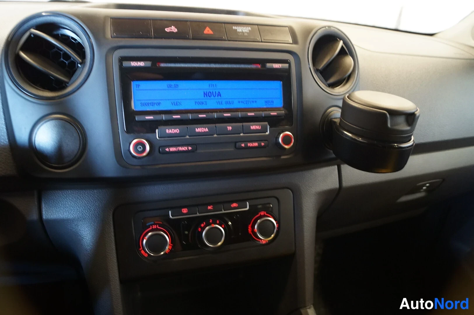 Silver Volkswagen Amarok 2013, detail, photo 11