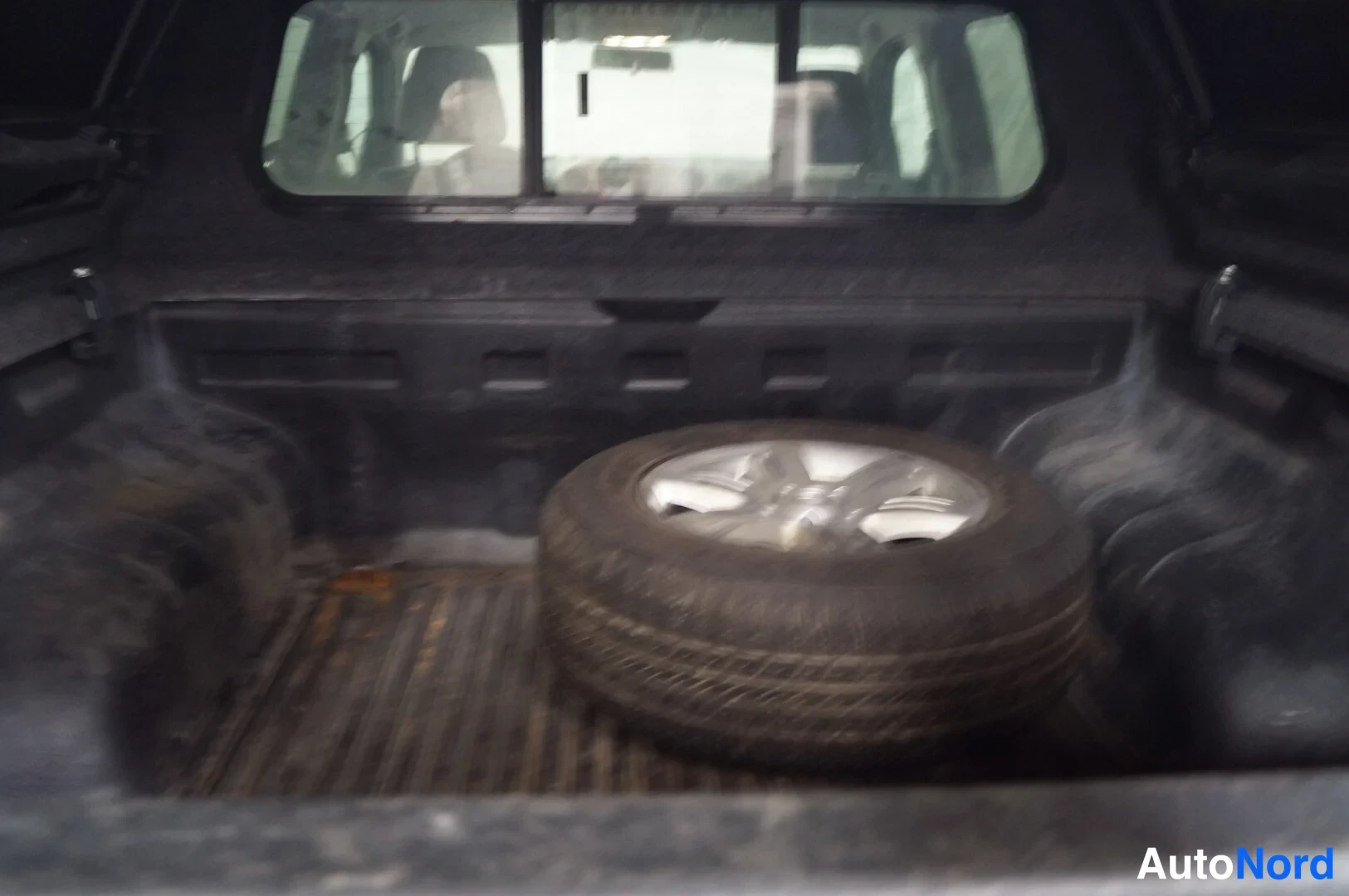 Brown Volkswagen Amarok 2013, boot, photo 9