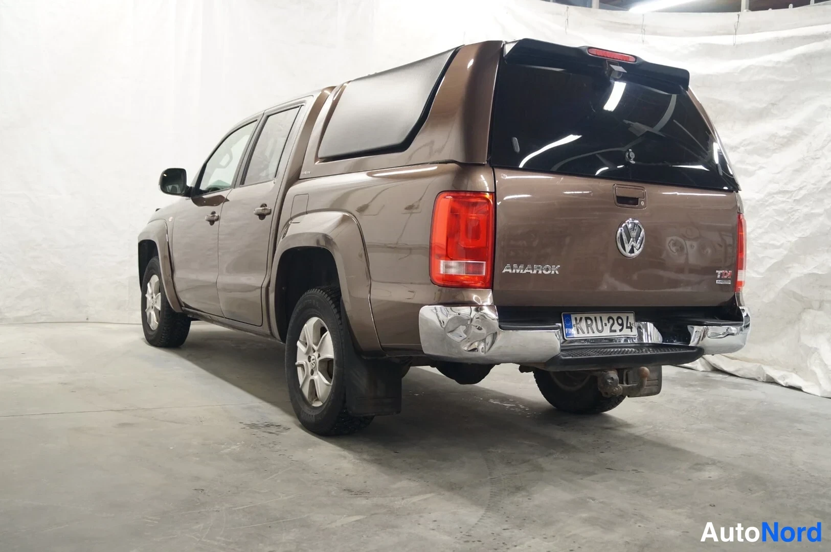 Brown Volkswagen Amarok 2013, rear three-quarter, photo 4