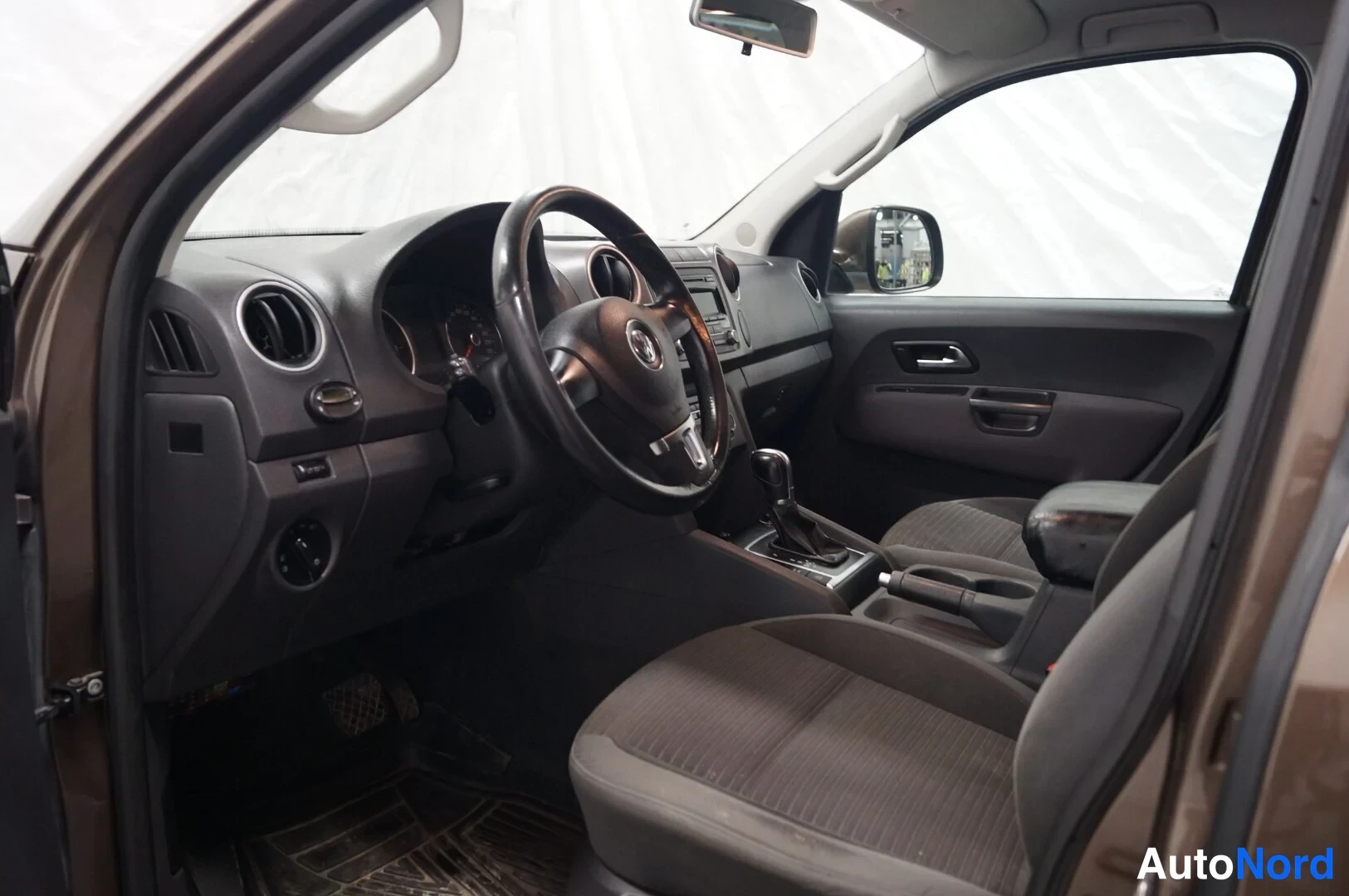 Brown Volkswagen Amarok 2013, cockpit, photo 5