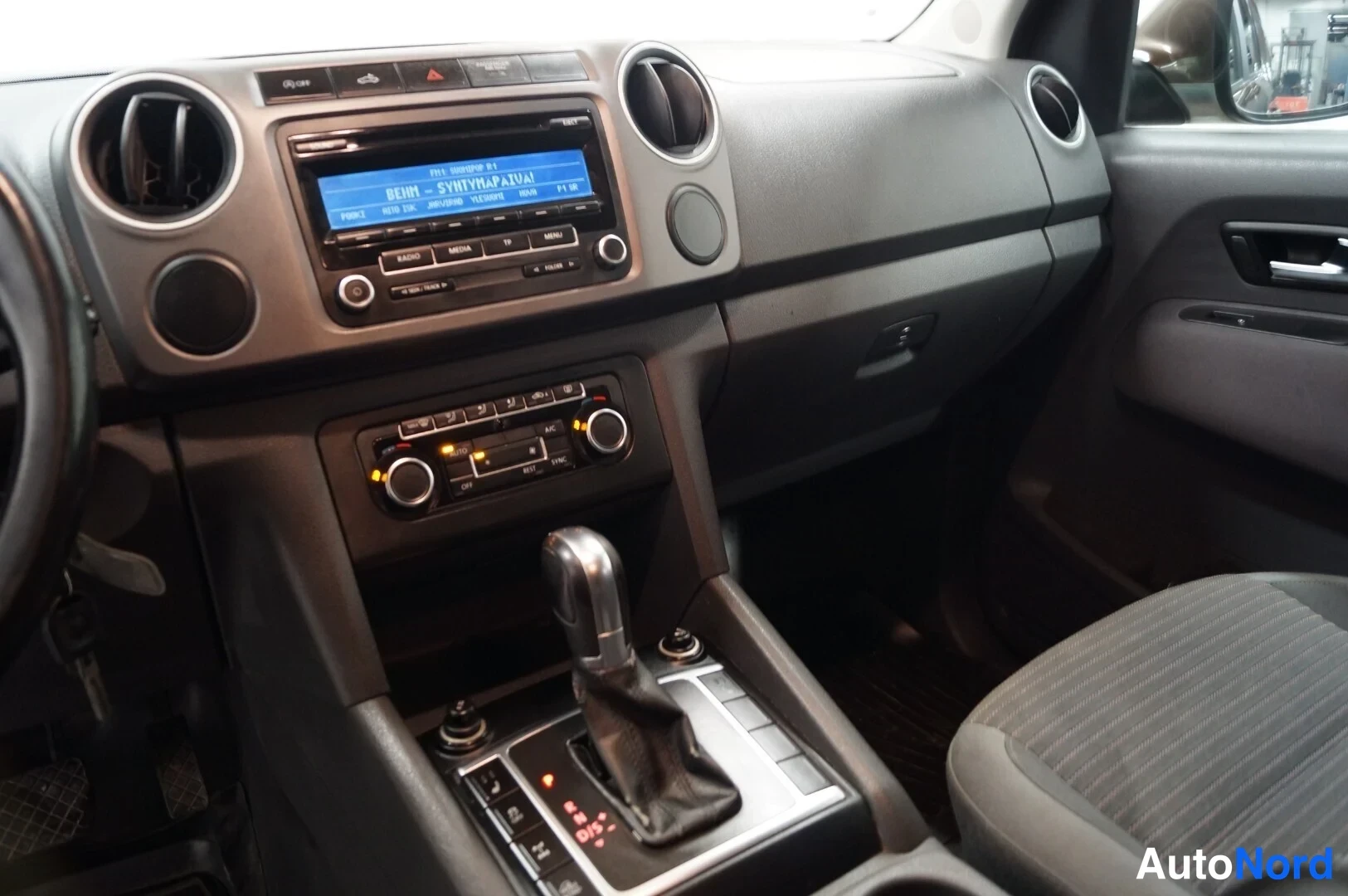 Brown Volkswagen Amarok 2013, detail, photo 10