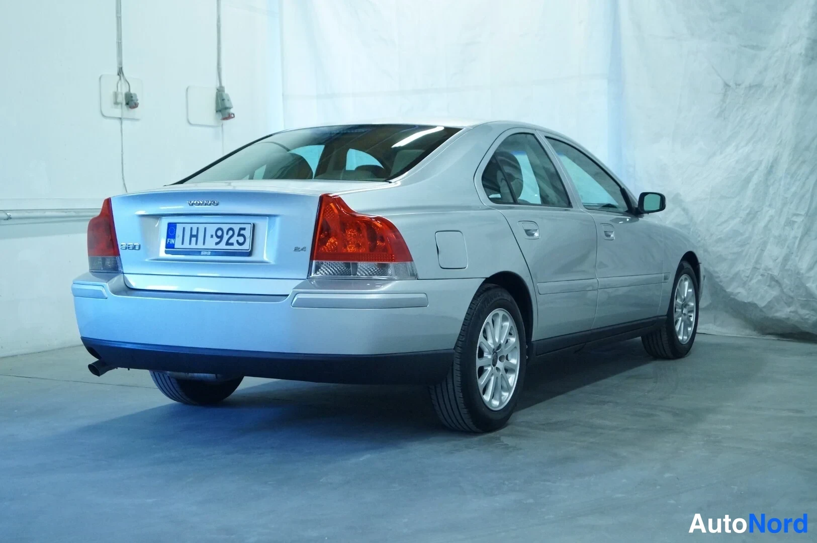 Silver Volvo S60 2005, rear three-quarter, photo 3