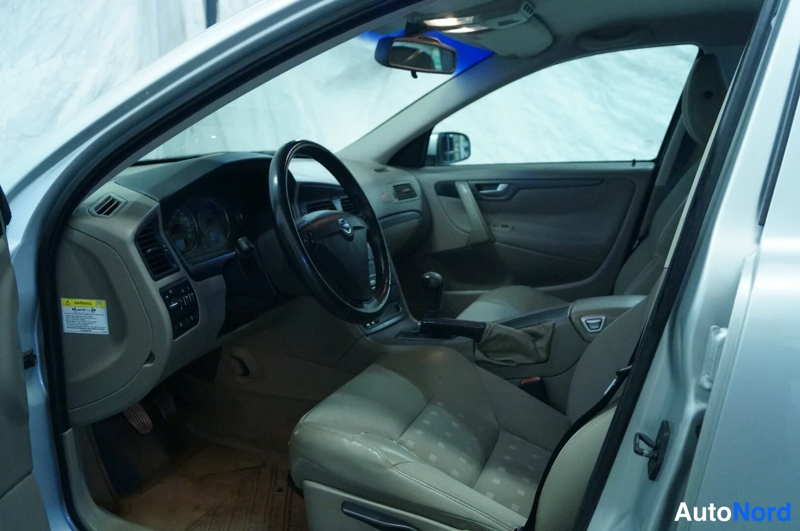 Silver Volvo S60 2005, cockpit, photo 5