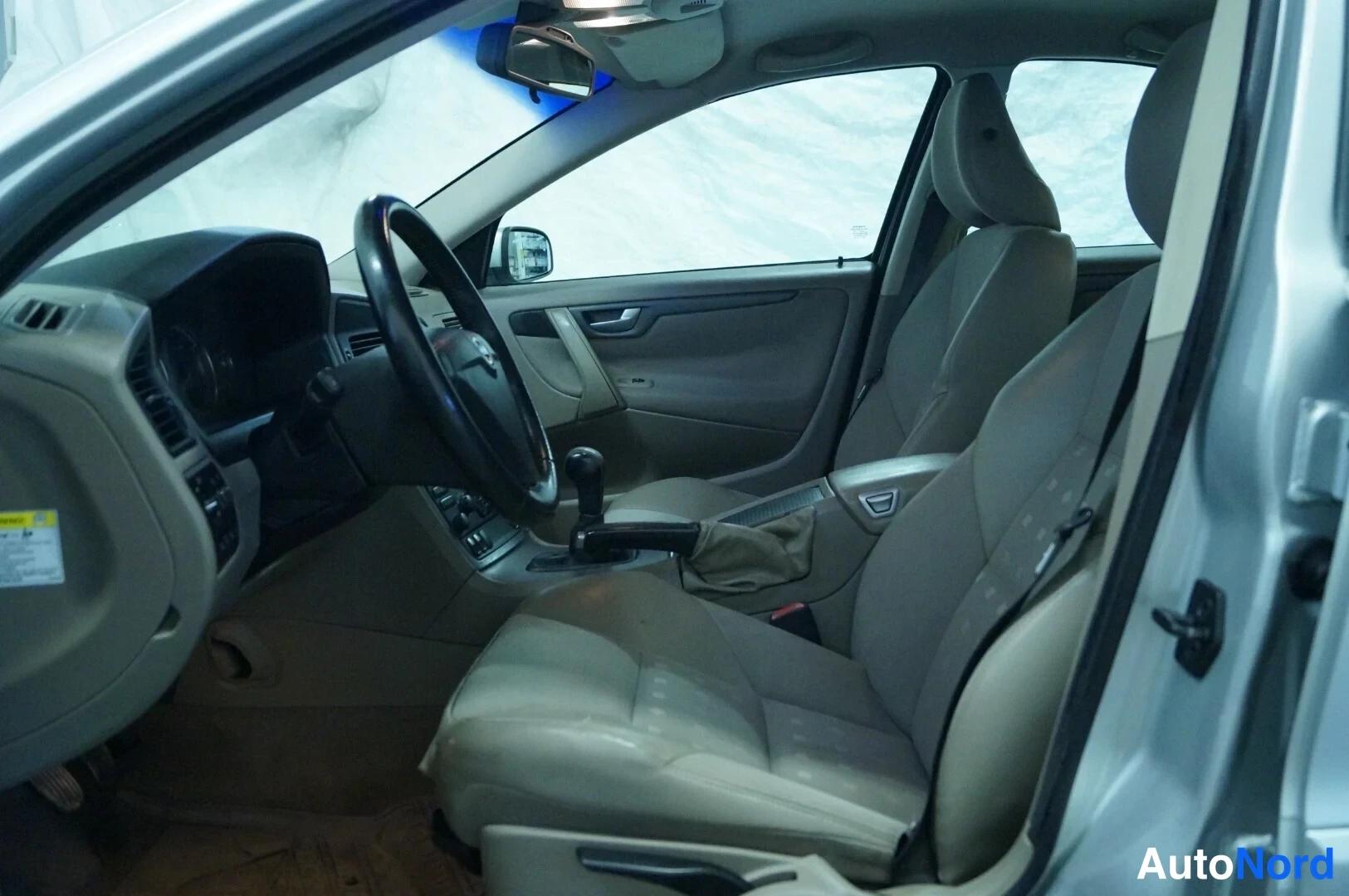 Silver Volvo S60 2005, cockpit, photo 6