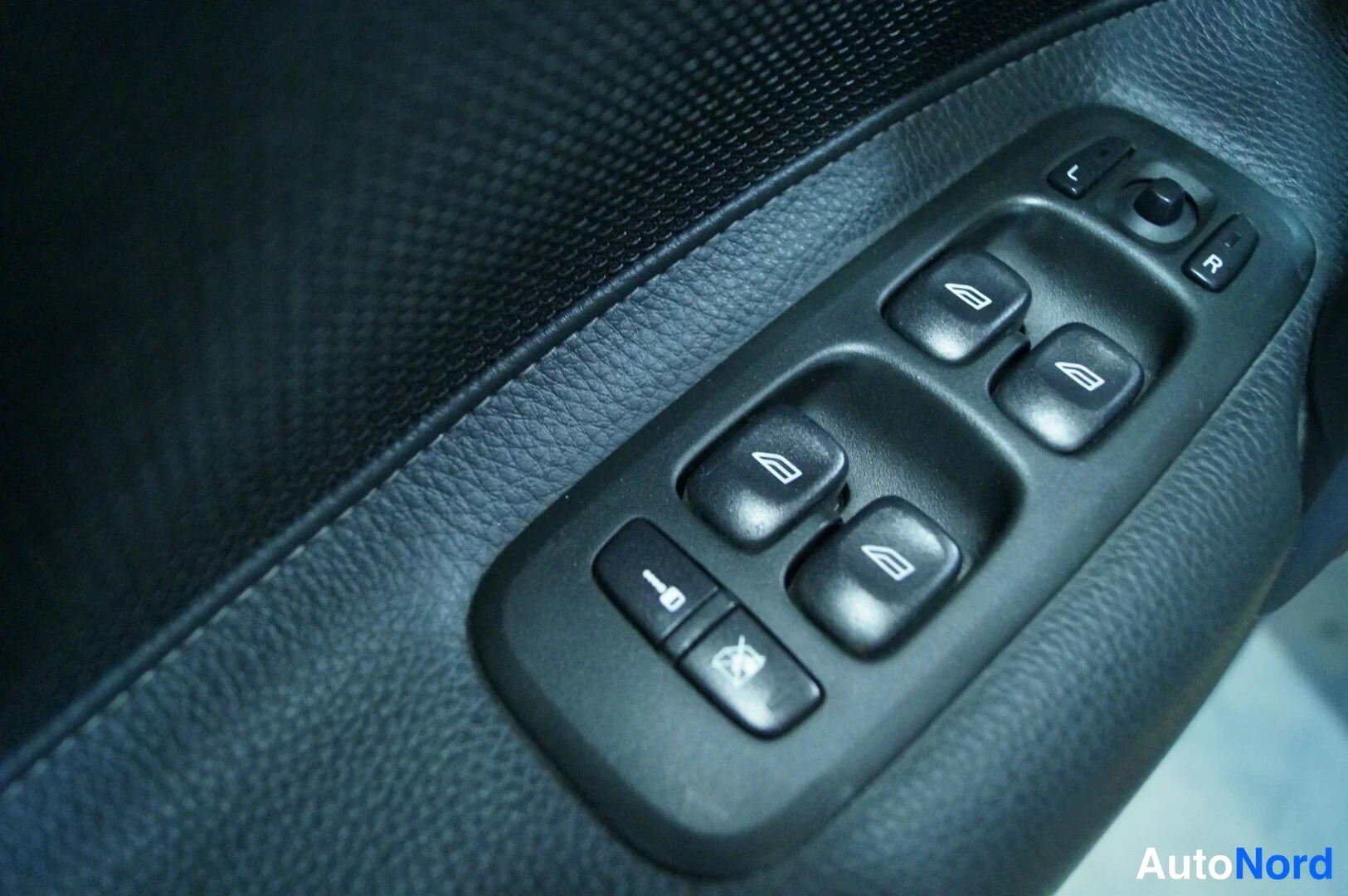 Copper Volvo S60 2008, detail, photo 13