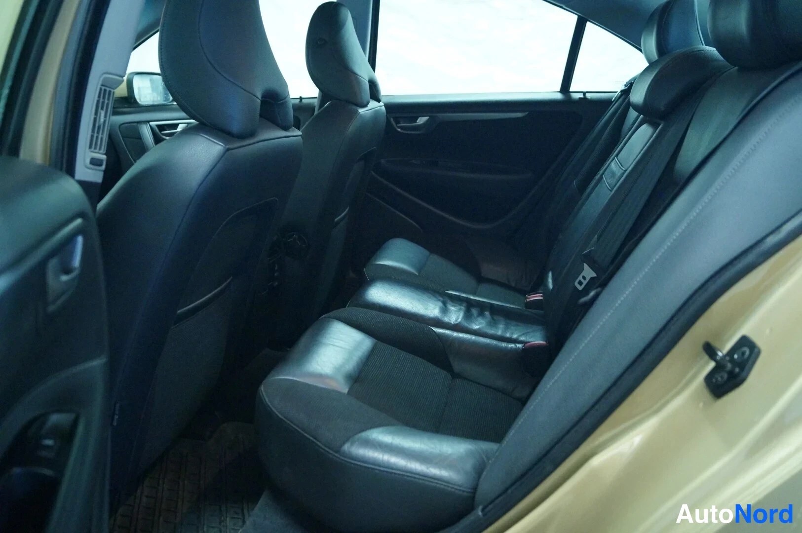 Copper Volvo S60 2008, rear seats, photo 9