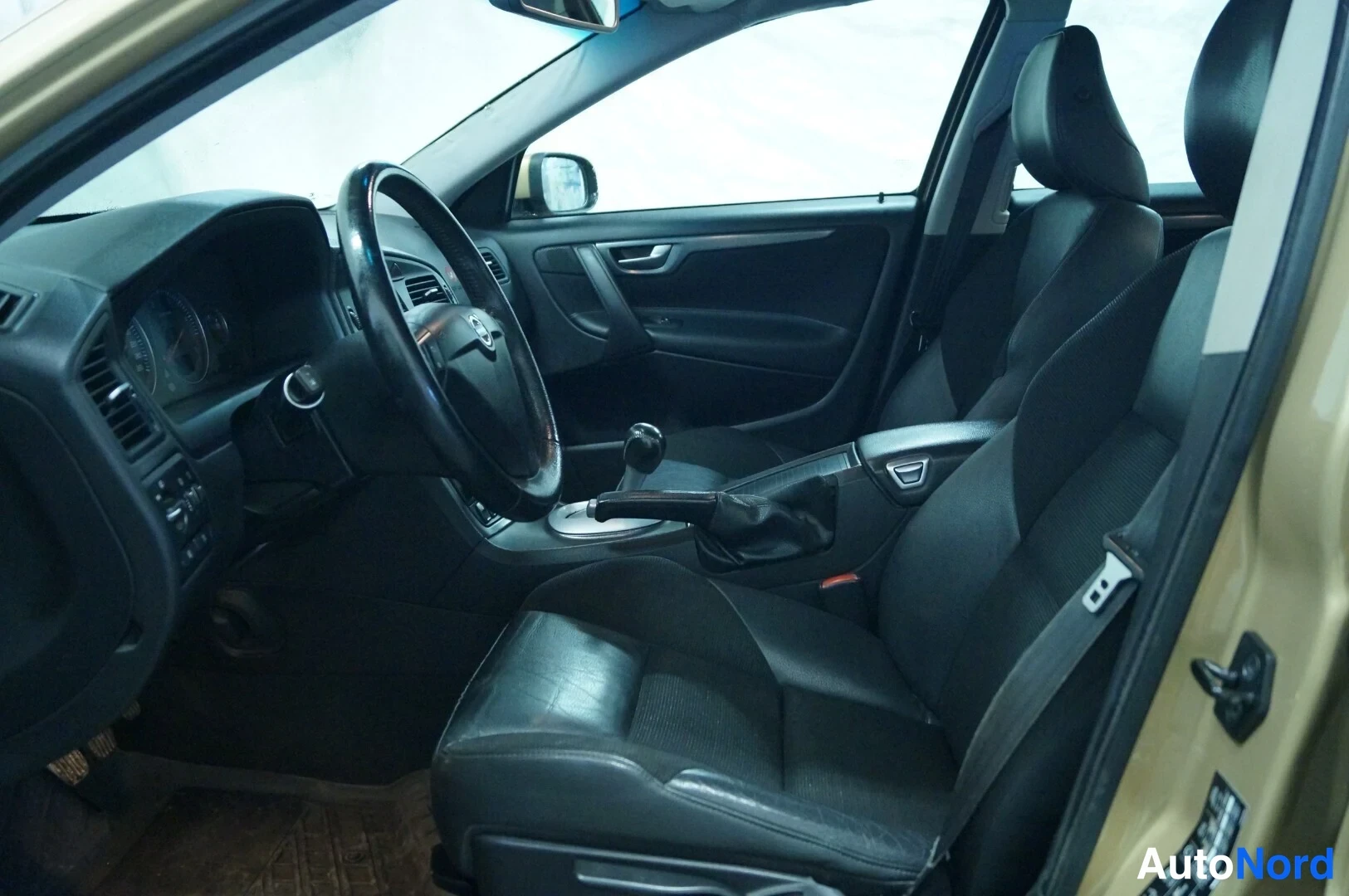 Copper Volvo S60 2008, cockpit, photo 5