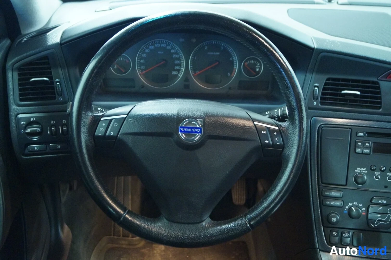 Copper Volvo S60 2008, detail, photo 11