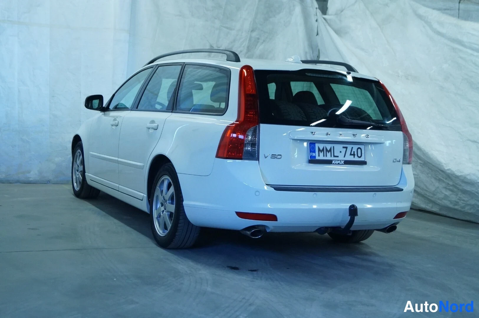 White Volvo V50 2011, rear three-quarter, photo 4