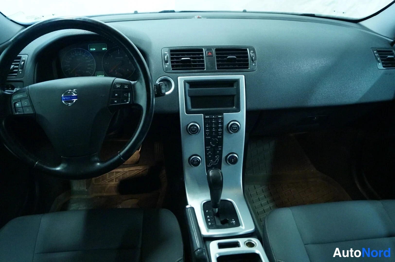 White Volvo V50 2011, cockpit, photo 7