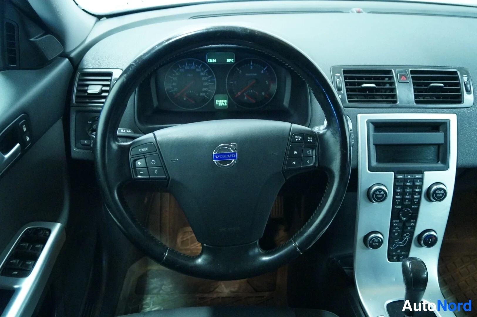 White Volvo V50 2011, cockpit, photo 8
