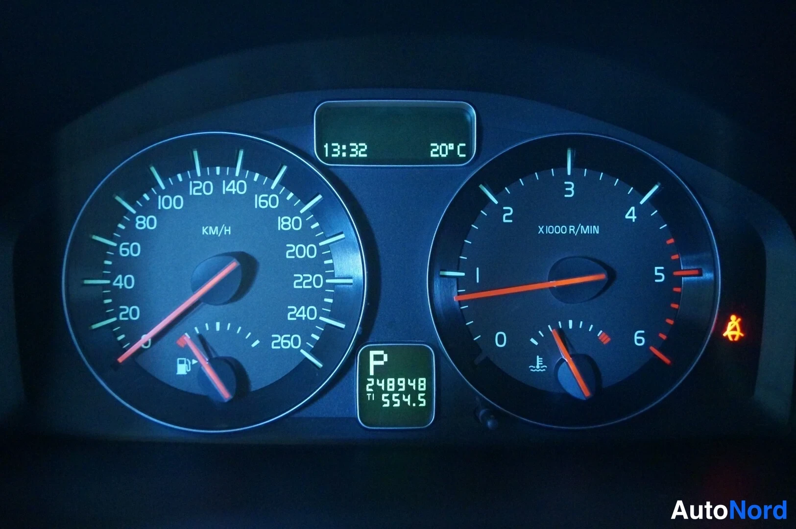 White Volvo V50 2011, detail, photo 13