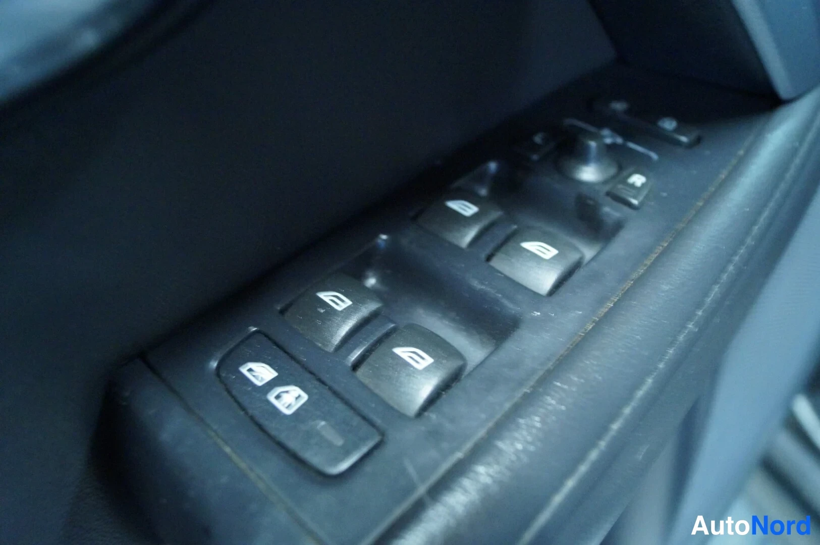 Musta Volvo V70 2016, yksityiskohta, kuva 13