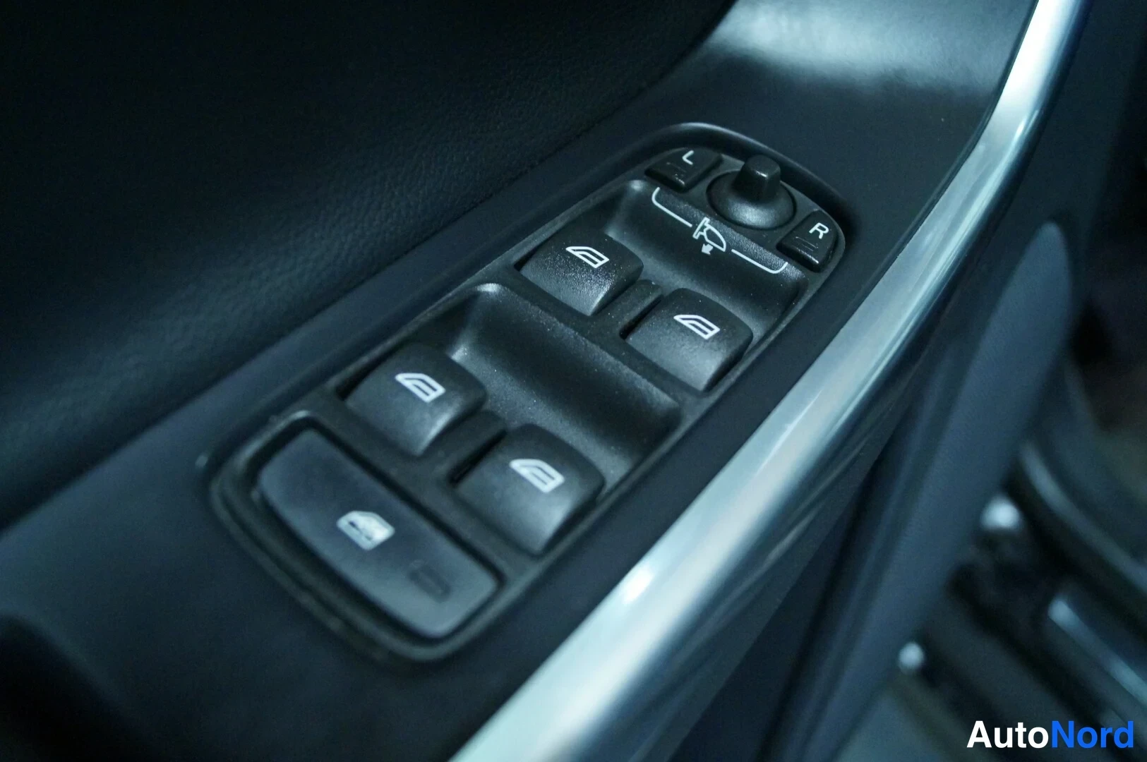 Musta Volvo XC60 2014, yksityiskohta, kuva 14