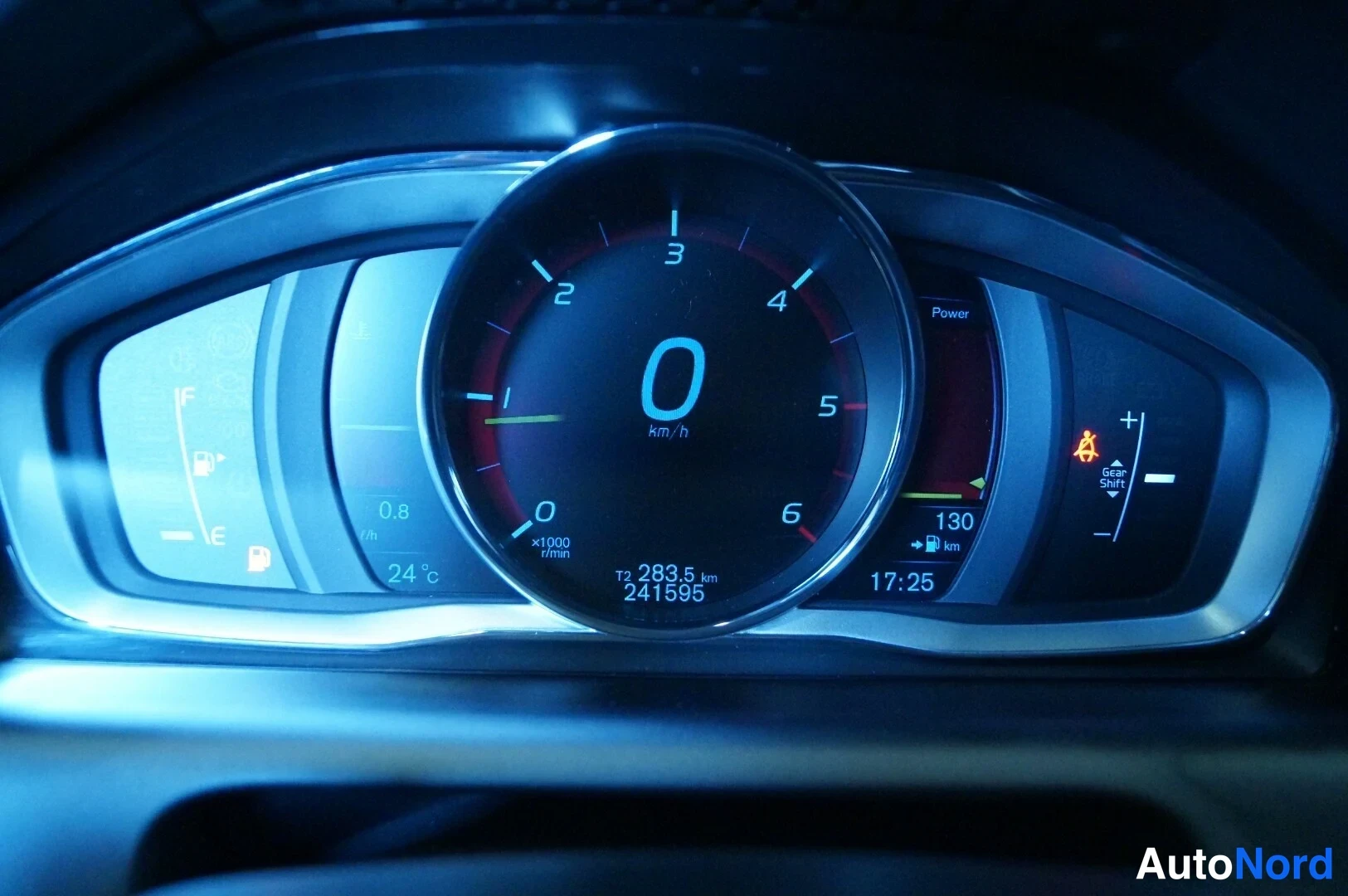 Musta Volvo XC60 2014, yksityiskohta, kuva 11
