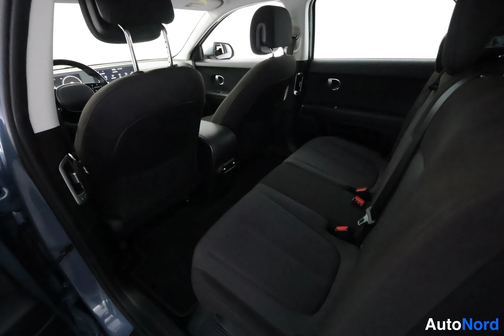 Harmaa Hyundai IONIQ 5 2023, takaistuimet, kuva 17
