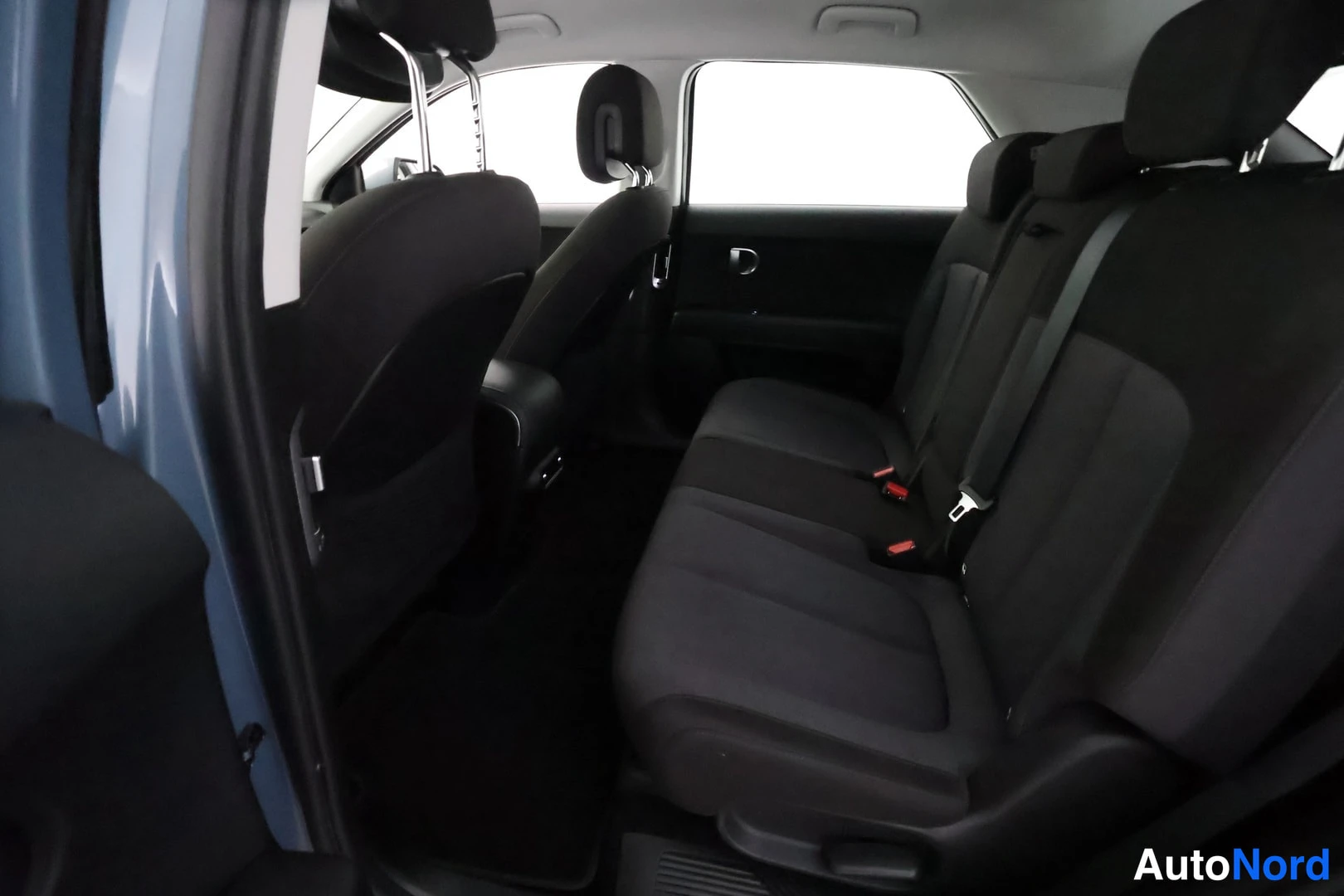Harmaa Hyundai IONIQ 5 2023, takaistuimet, kuva 18