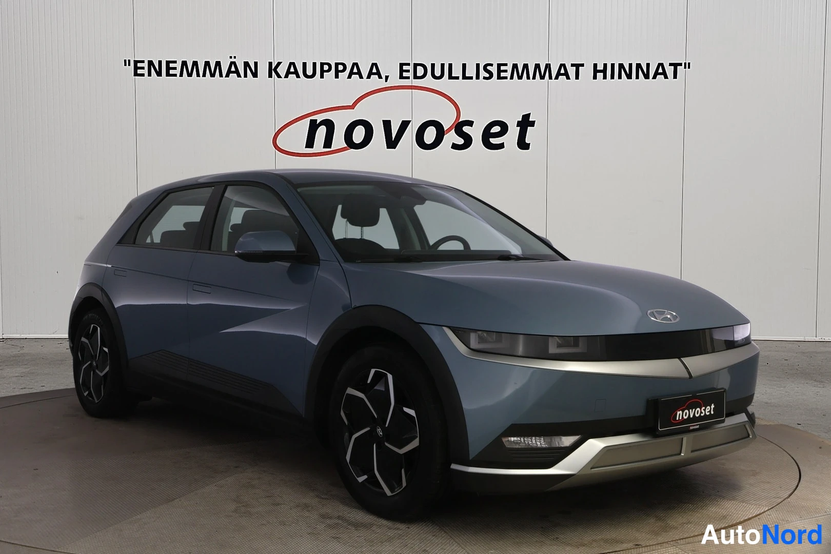 Harmaa Hyundai IONIQ 5 2023, etuviisto, keula oikealle, kuva 2