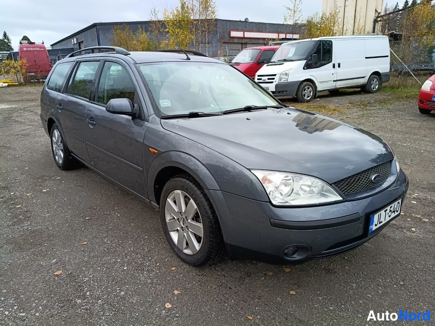 Harmaa Ford Mondeo 2002, etuviisto, keula oikealle, kuva 3