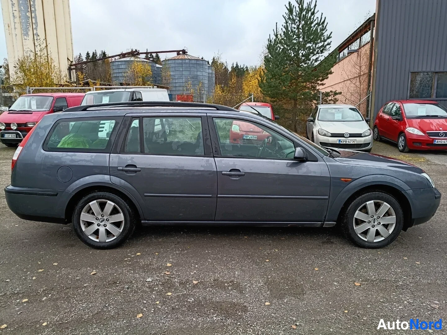 Harmaa Ford Mondeo 2002, etuviisto, keula oikealle, kuva 4