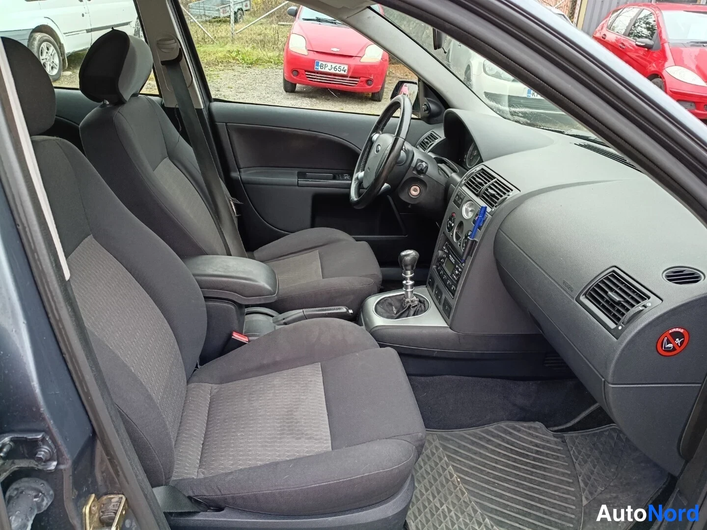 Harmaa Ford Mondeo 2002, etuistuimet, kuva 8