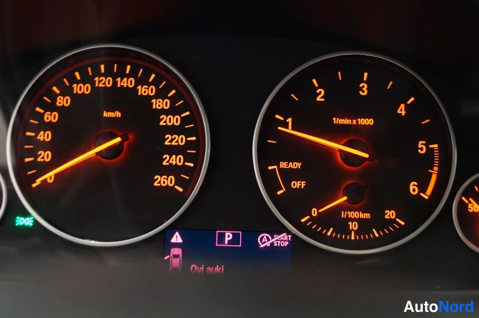 Valkoinen BMW 320d xDrive 2015, yksityiskohta, kuva 11