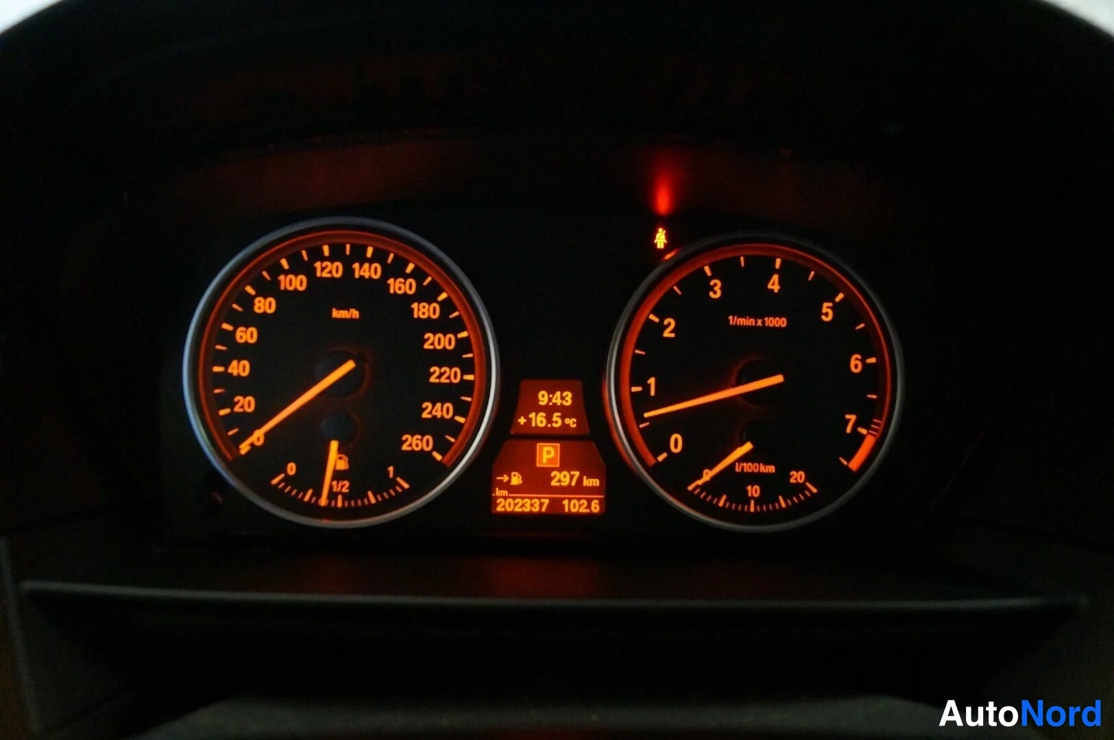 Grey BMW 525i xDrive 2009, detail, photo 18