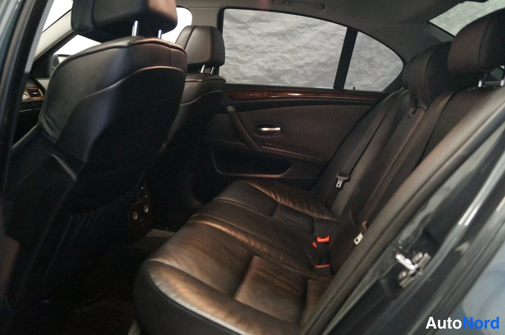 Grey BMW 525i xDrive 2009, rear seats, photo 10