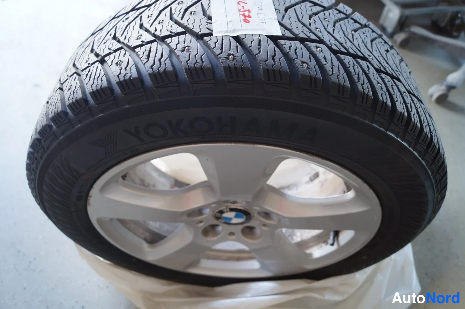 Grey BMW 525i xDrive 2009, detail, photo 16