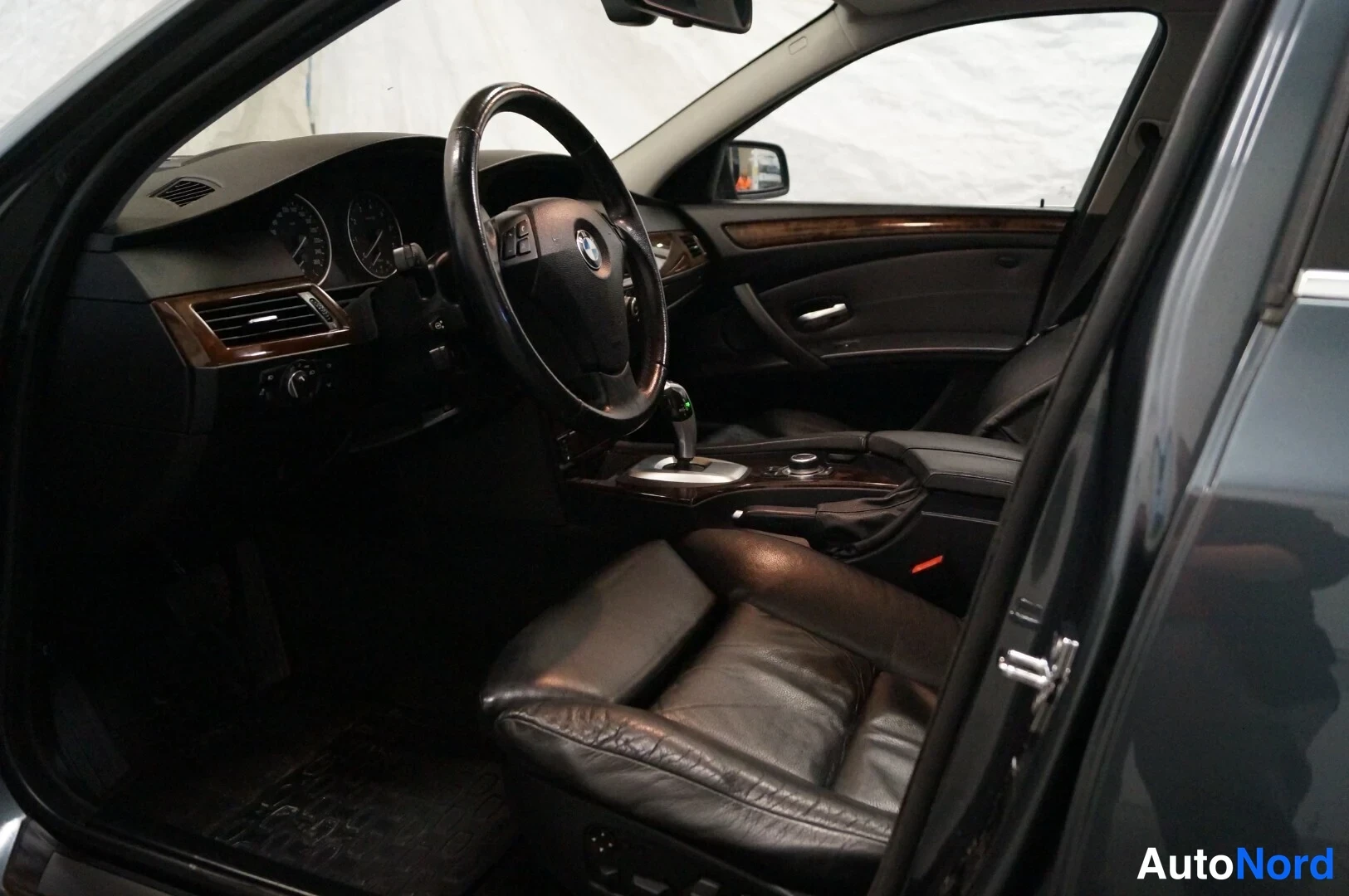 Grey BMW 525i xDrive 2009, cockpit, photo 7