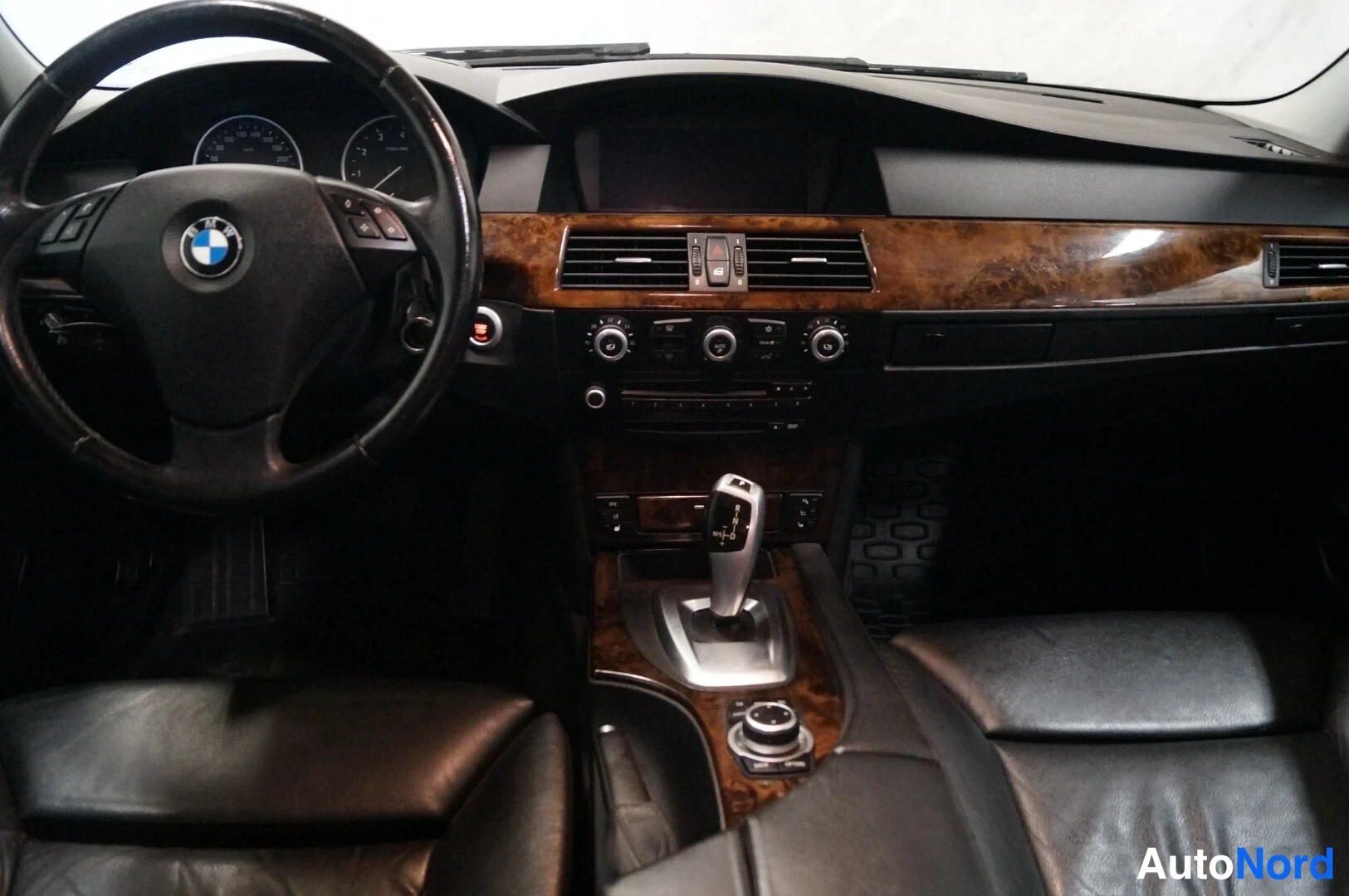 Grey BMW 525i xDrive 2009, cockpit, photo 5