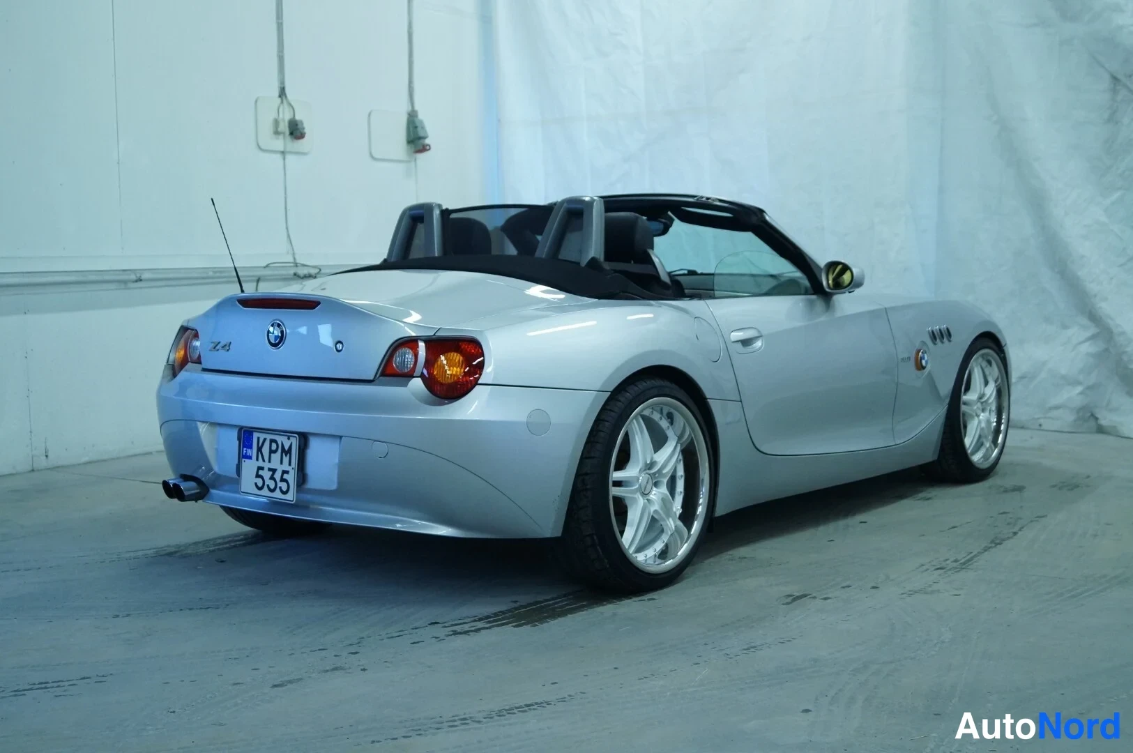 Hopea BMW Z4  Avoauto 2003, takaviisto, kuva 5
