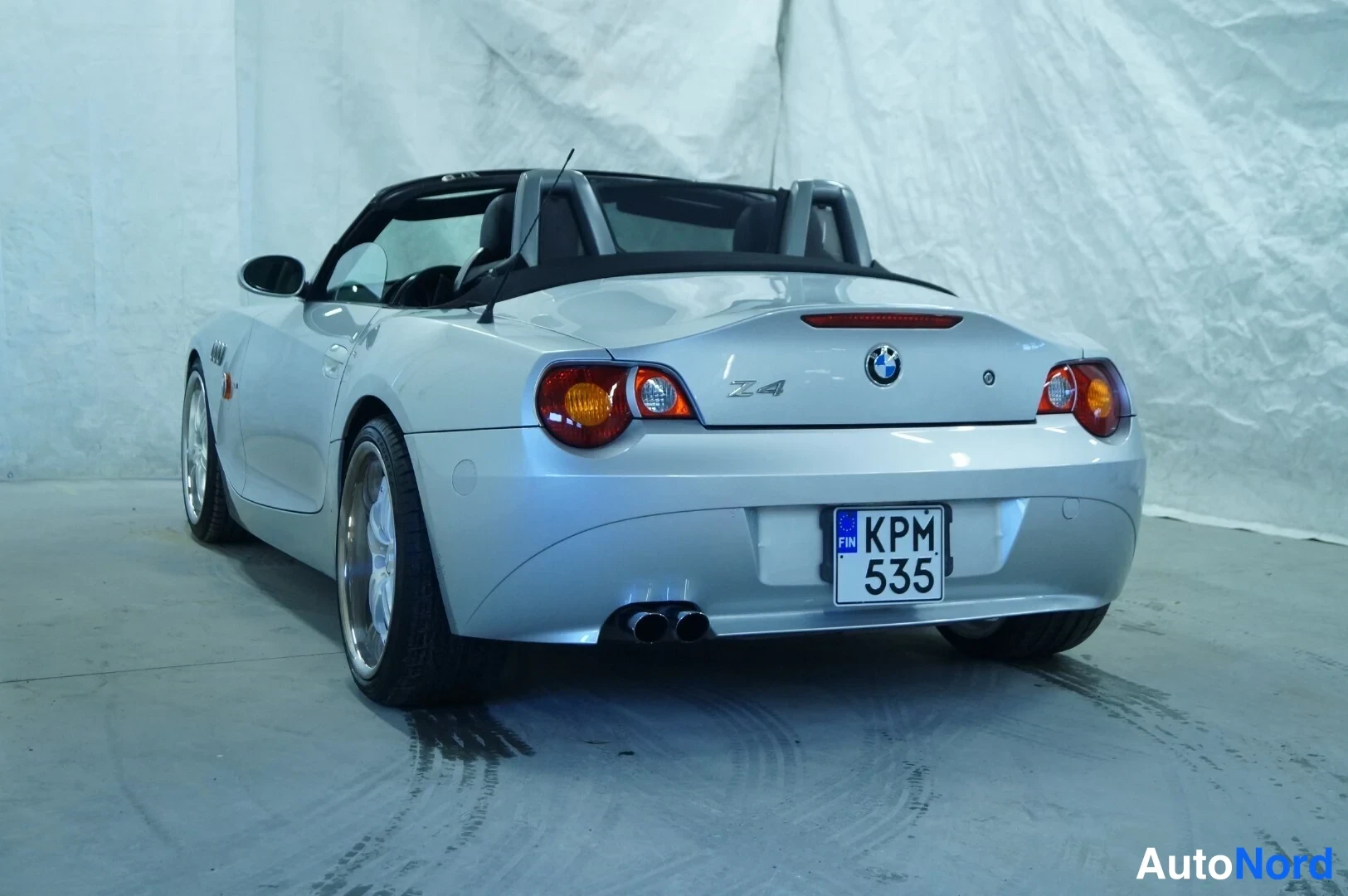 Hopea BMW Z4  Avoauto 2003, takaa, kuva 7